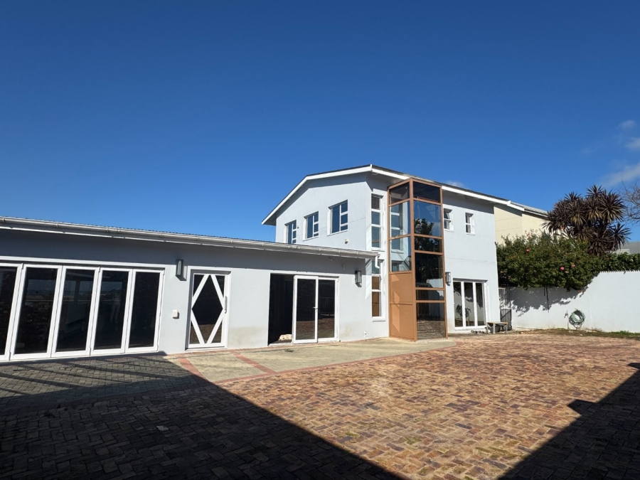 4 Bedroom Property for Sale in Poortjies Western Cape